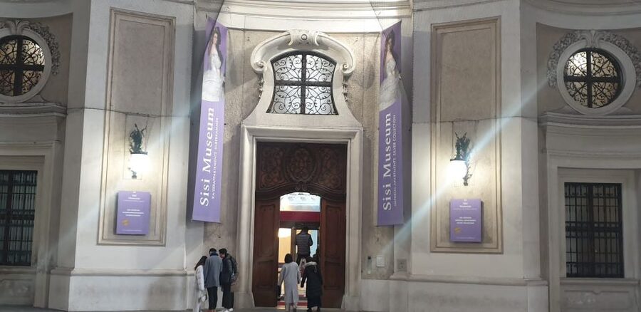 Vienna: Hofburg Palace and Principessa Sissi Tour - Cancellation and booking flexibility