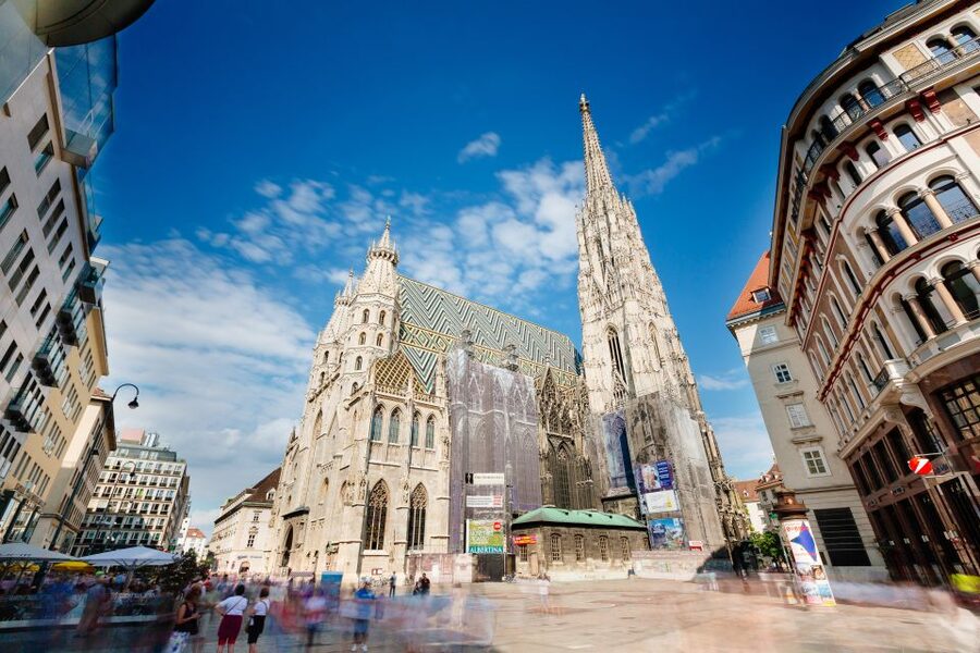 Vienna: Hop-On Hop-Off Sightseeing Bus Tour in 19 Languages - Green Route: Grinzing and Cobenzl in summer
