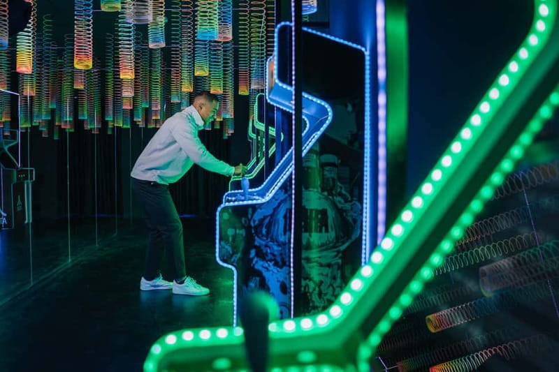Vienna: IKONO VIENNA Immersive Experience Ticket - Language, Hosts, and Accessibility