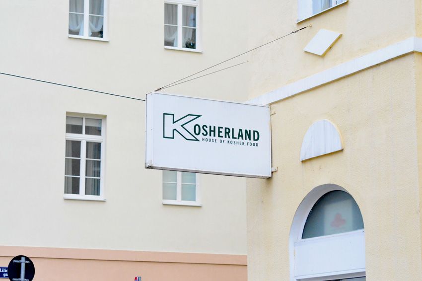 Vienna: Jewish Life in Leopoldstadt 2-Hour Walking Tour - Starting at Taborstraße and entering the district
