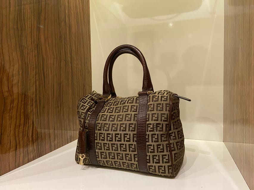 Vienna: Luxury Vintage Fashion Walking Tour - What the two-hour schedule really means