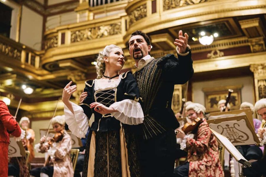 Vienna: Mozart Concert at the Golden Hall - The musicians, singers, and conductor