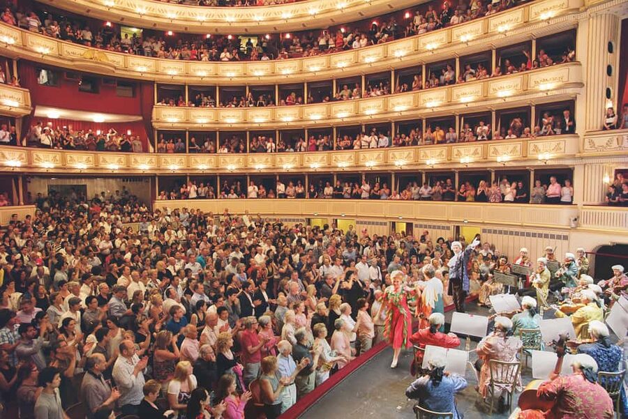 Vienna: Mozart Concert at the Vienna State Opera - The singers, soloists, and conductor