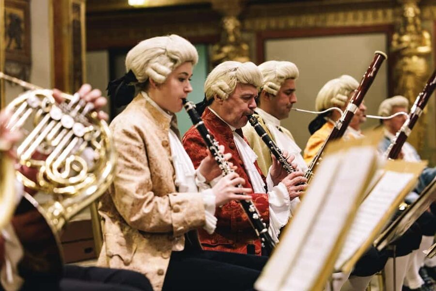 Vienna: Mozart Concert at the Vienna State Opera - The Mozart program: familiar music with variety