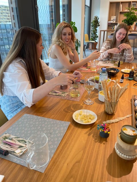 Vienna: Natural soy wax candles Workshop - Special dates with a different creative theme