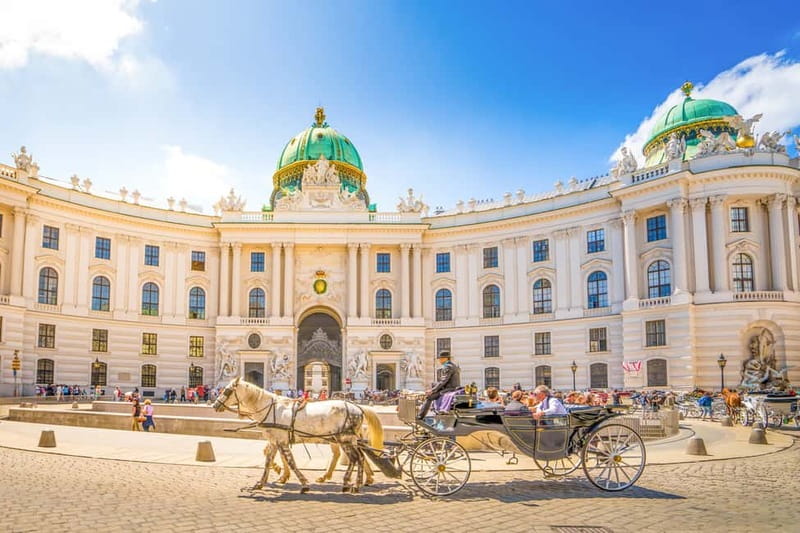 Vienna: Old Town Highlights Private or Group Walking Tour - The two-hour route: a useful first look