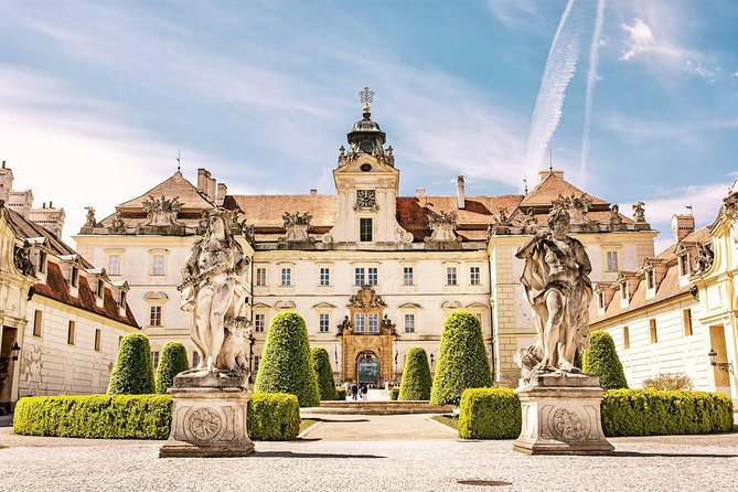 Vienna-Prague One-Way Sightseeing Tour Bus - Who should book this day?