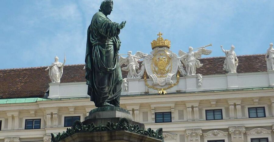 Vienna: Private Guided Walking Tour - Starting at Stephansplatz, Vienna’s best orientation point