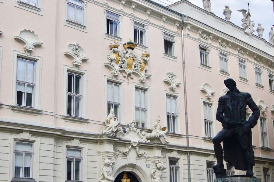Vienna: Private Jewish Walking Tour - Starting at Helmut-Zilk-Platz and the Memorial against War and Fascism