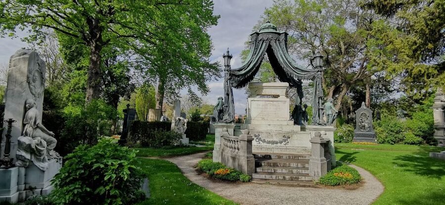 Vienna: Private Walking Tour of the Central Cemetery - Monumental graves and Vienna’s social order