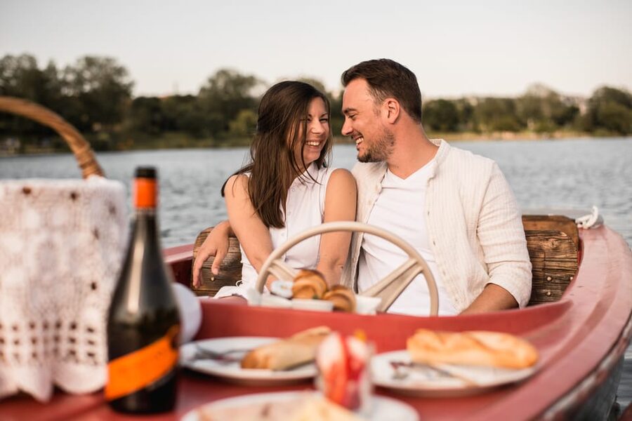 Vienna: Retro Boat Tour on the Danube River with Picnic - Key points to know before booking