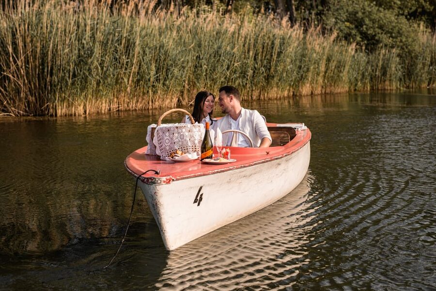 Vienna: Retro Boat Tour on the Danube River with Picnic - The picnic basket, from Prosecco to Nutella