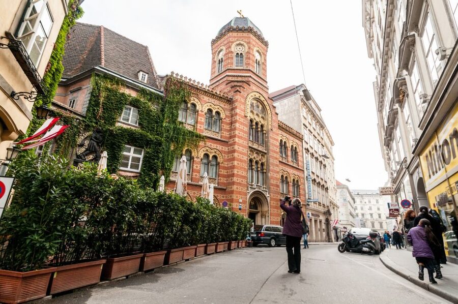Vienna: Romantic Old Town 2-Hour Discovery Tour - Key points at a glance