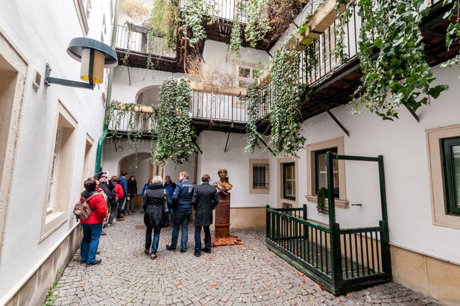 Vienna: Romantic Old Town 2-Hour Discovery Tour - Myths, animals, and the stories on the walls
