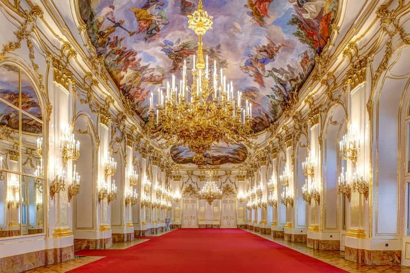 Vienna: Schönbrunn Palace Evening Tour, Dinner and Concert - Dinner at 6:30 PM: classic Austrian food, with a short walk