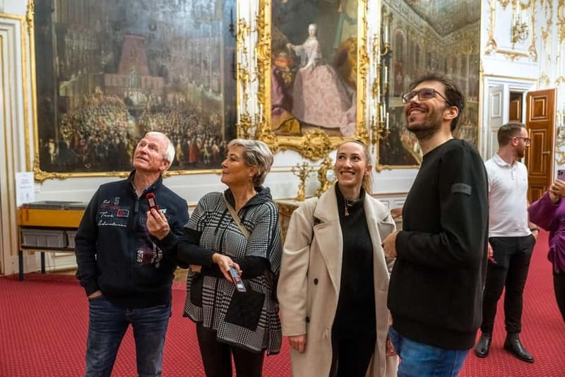 Vienna: Schönbrunn Palace Evening Tour, Dinner and Concert - The timing and meeting point you need to get right