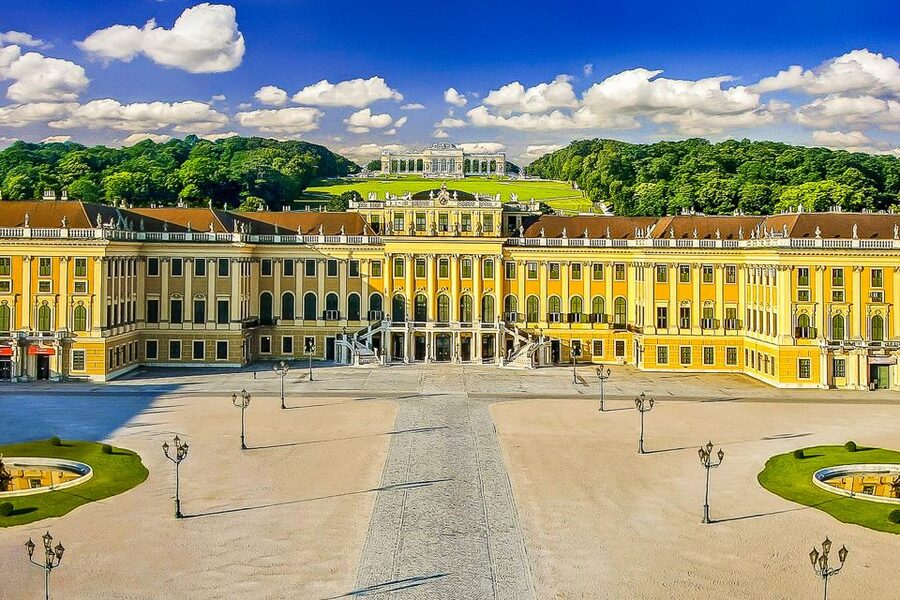 Vienna: Schönbrunn Palace & Gardens Skip-the-Line Tour - Timing, crowds, and the two-hour pace