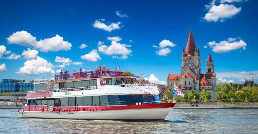 Vienna: Sightseeing Boat Tour with Lunch - Key points to know before boarding