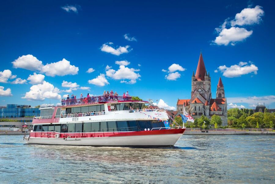 Vienna: Sightseeing Boat Tour with Lunch - What the Danube Canal route actually shows you