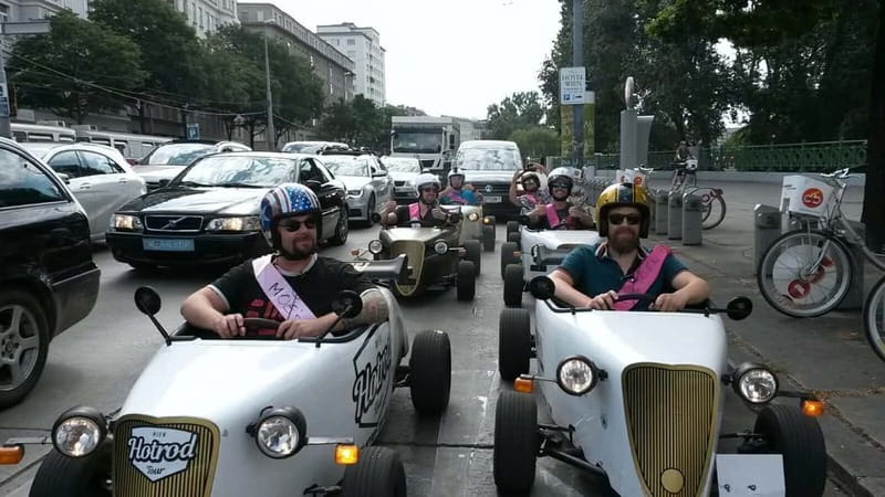 Vienna: Sightseeing Tour in Hotrod - Through the historic center