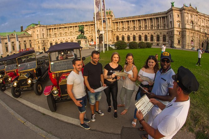 Vienna: Silver Tour (30 min) Vienna City Center Sightseeing Tour - Why a convertible is a useful way to see central Vienna