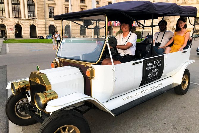 Vienna: Silver Tour (30 min) Vienna City Center Sightseeing Tour - The Hofburg gives the ride its imperial center
