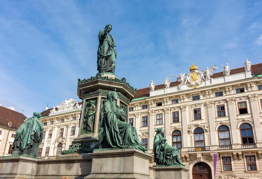 Vienna: Skip-the-Line Hofburg and Empress Sisi Museum Tour - Meeting Emperor Franz I inside the Hofburg