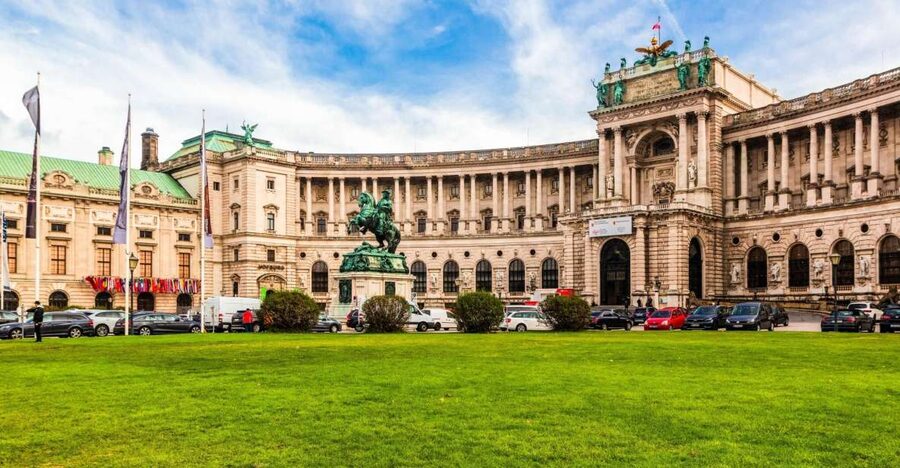 Vienna: Skip-the-Line Hofburg Ticket & Sisi Museum Tour - The Sisi Museum and Elisabeth’s personal world