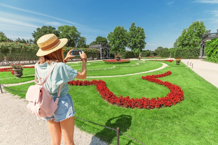 Vienna: Skip-the-Line Schönbrunn Palace & Gardens Tour - Walking through the gardens, fountains, and courtyards