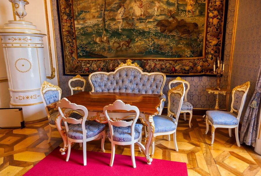 Vienna: Skip-the-Line Schonbrunn Palace Private Tour - Maria Theresa’s private apartments