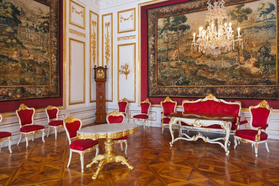Vienna: Skip-the-Line Schonbrunn Palace Private Tour - Choosing between 24 rooms and 40