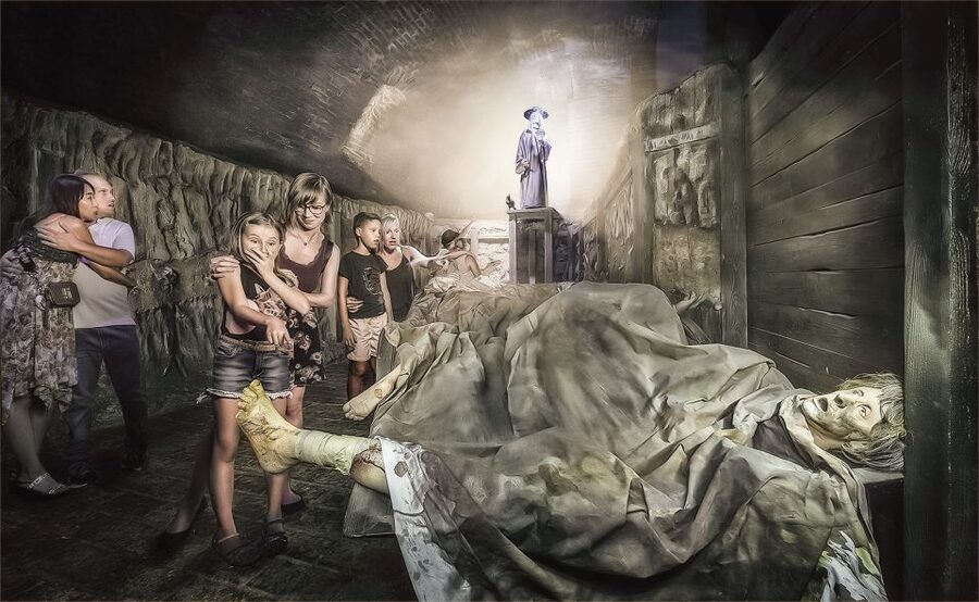 Vienna: Time Travel and Magic Vienna History Tour - War, the bomb shelter, and the postwar speech