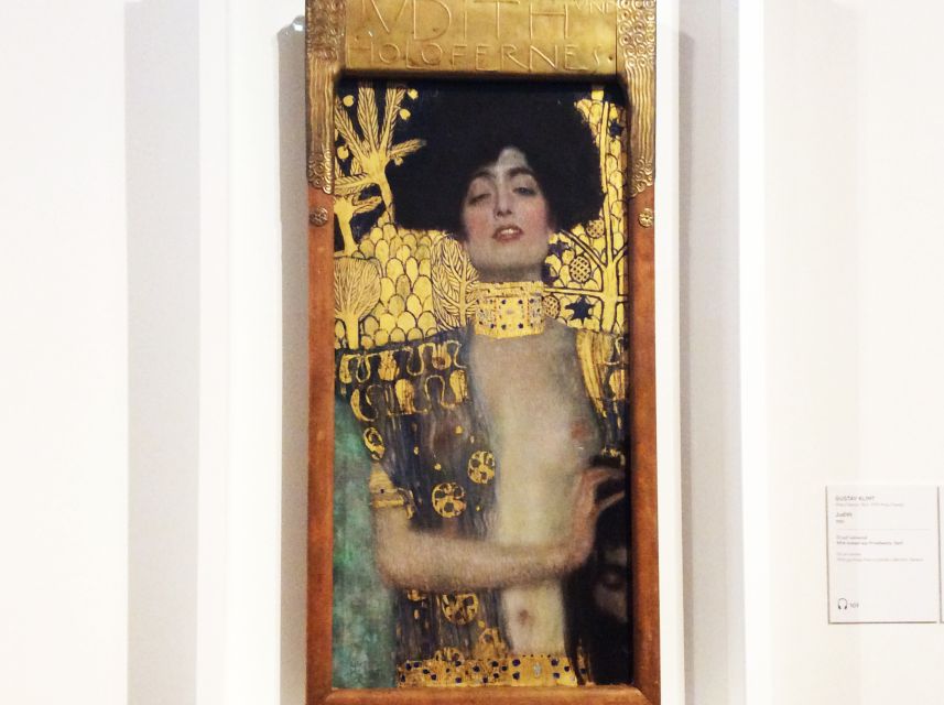 Vienna: Tour of Gustav Klimt's Art in 3 Museums with Tickets - Taking the taxi to the Secession Building