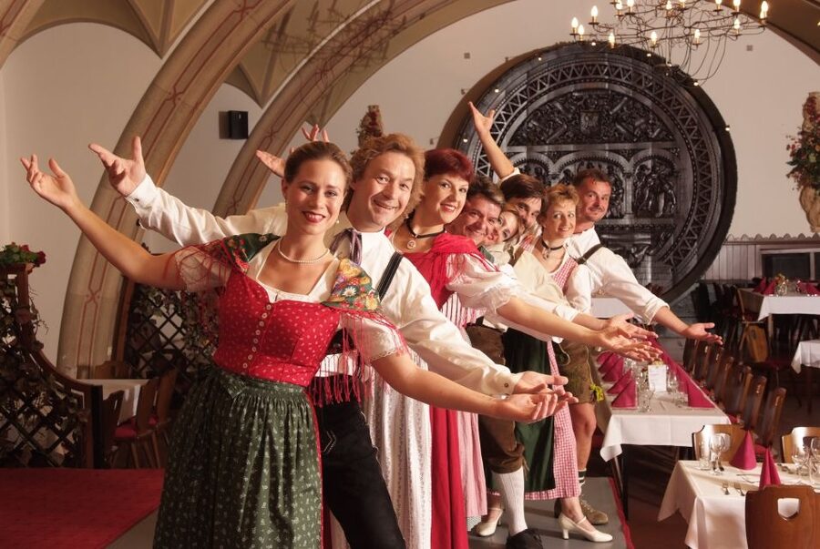Vienna: Traditional Dinner Show at the Wiener Rathauskeller - Entering the Rathauskeller beneath Vienna City Hall