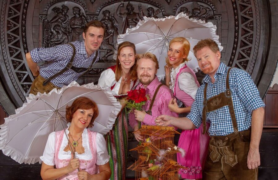 Vienna: Traditional Dinner Show at the Wiener Rathauskeller - Practical details that affect your choice