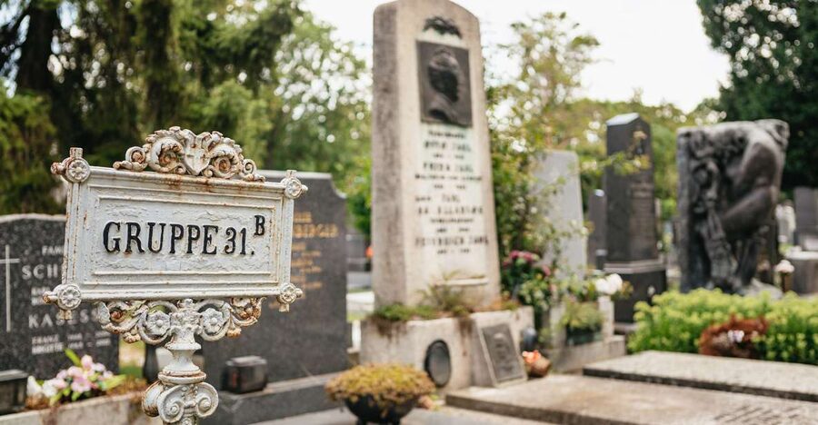 Vienna: Vienna Central Cemetery Guided Walking Tour - Famous graves, including Falco and Udo Jürgens
