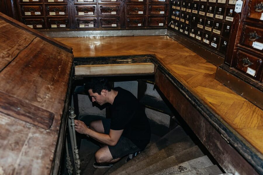 Vienna: Viennese Underworld Guided Walking Tour - Choosing between the 1-hour, 1.5-hour, and 2-hour options