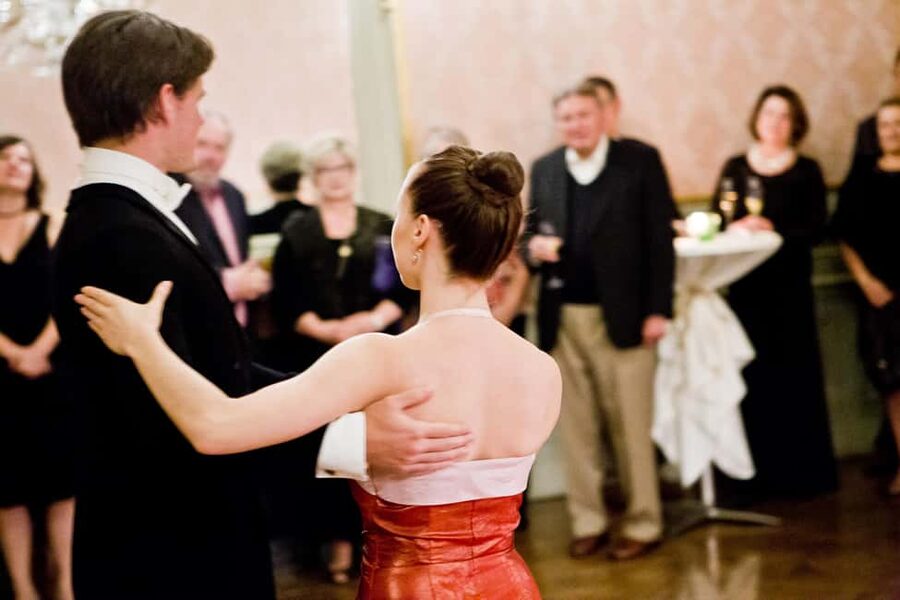 Vienna: Viennese Waltz Workshop for Couples - Entering the Viennese ballroom