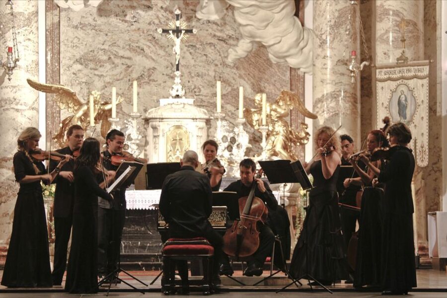 Vienna: Vivaldi’s Four Seasons Concert in Karlskirche - Staying comfortable inside the church