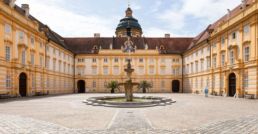 Vienna: Wachau Valley, Melk Abbey Tour with Danube Boat Trip - The coach ride from Vienna to the Wachau