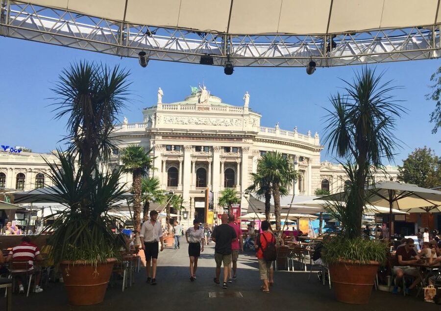 Vienna: Walking Tour of the Historic Ringstrasse - City Hall, Burgtheater, and Parliament