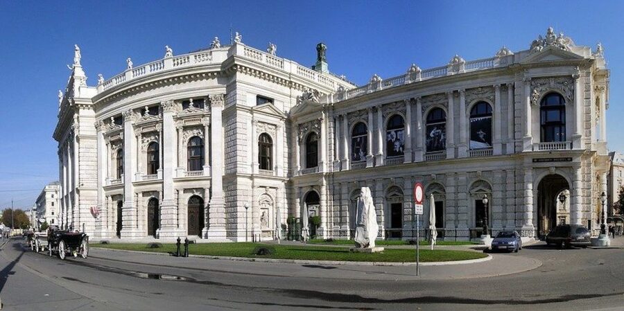 Vienna: Walking Tour of the Historic Ringstrasse - Heldenplatz and the Museum Section