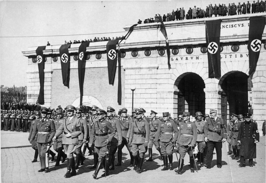 Vienna: World War II Historical Walking Tour - Starting beside the Opera House
