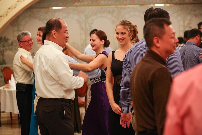 Viennese Waltz Workshop - From basic steps to Strauss on the ballroom floor