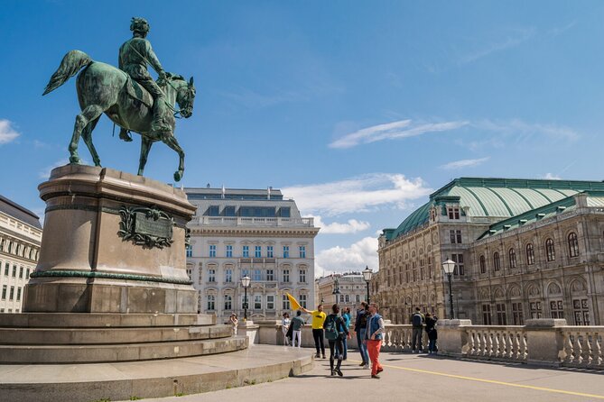Walking Tour Vienna - A Vienna tour with two very different personalities