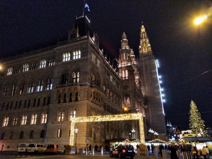Wien: Tour with locals on the trails of the Christmas Tree - Walking the historic center for about 90 minutes