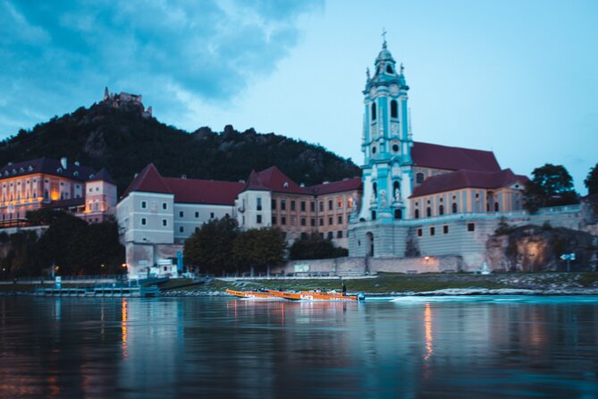 Wine tasting on traditional wooden boats in Wachau Valley - Tausendeimerberg and the return to Spitz