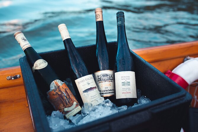 Wine tasting on traditional wooden boats in Wachau Valley - Matching Wachau wine to the Riede